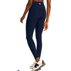 NWT! ✨Vuori Chilled Out Legging ✨. Size Small. Color Ink.